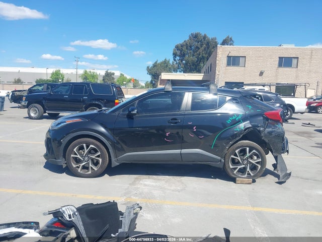 Toyota C-HR XLE 2021 JTNKHMBX4M1102402 Image 14