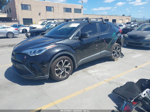 Toyota C-HR XLE 2021 JTNKHMBX4M1102402 Image 2