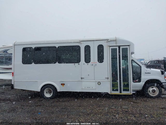 Ford E-450 Cutaway 2017 1FDFE4FS1HDC57311 Image 13