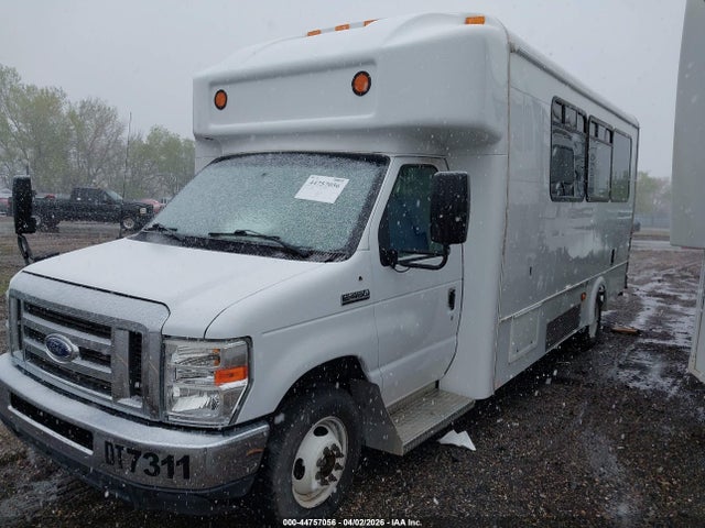 Ford E-450 Cutaway 2017 1FDFE4FS1HDC57311 Image 2