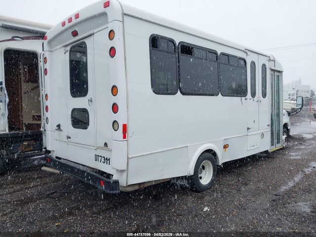 Ford E-450 Cutaway 2017 1FDFE4FS1HDC57311 Image 4