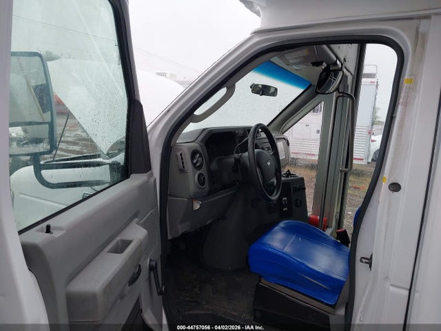 44757056 :رقم المزاد ، 1FDFE4FS1HDC57311 vin ، 2017 Ford E-450 Cutaway مزاد بيع