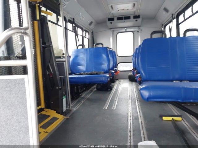 Ford E-450 Cutaway 2017 1FDFE4FS1HDC57311 Image 7