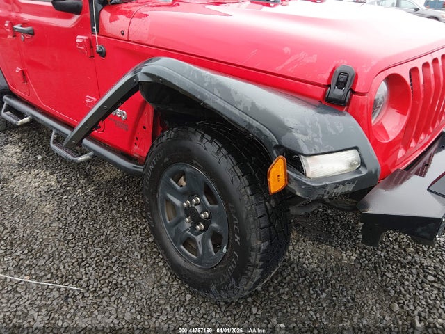 1C4HJXDG1JW183035 Jeep Wrangler Unlimited Sport 4x4