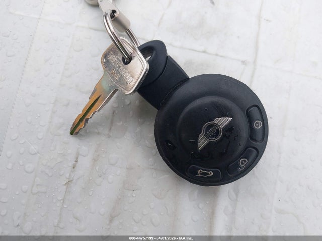 2010 MINI COOPER CLUBMAN WMWML3C5XATX51508 Photo 10