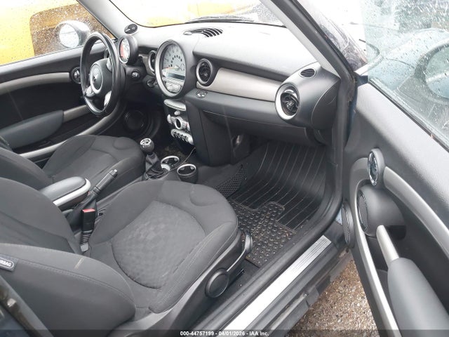 2010 MINI COOPER CLUBMAN WMWML3C5XATX51508 Photo 4