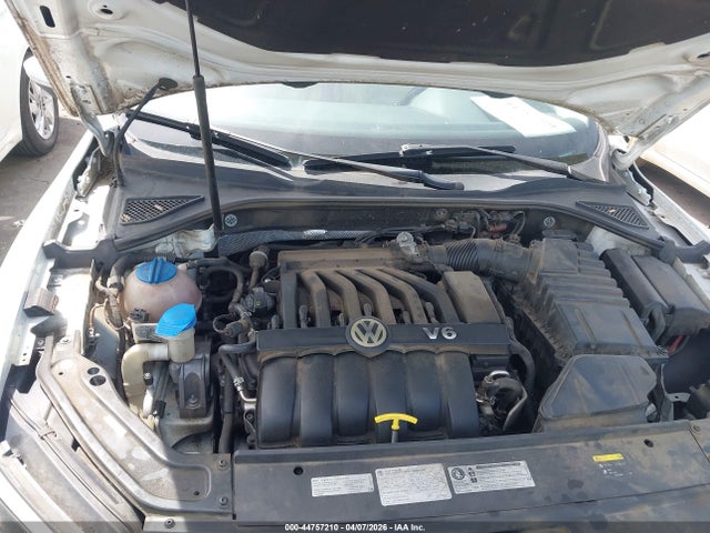 Продаж на аукціоні авто 2016 Volkswagen Passat V6 Sel Premium, vin: 1VWCM7A3XGC019728, номер лоту: 44757210