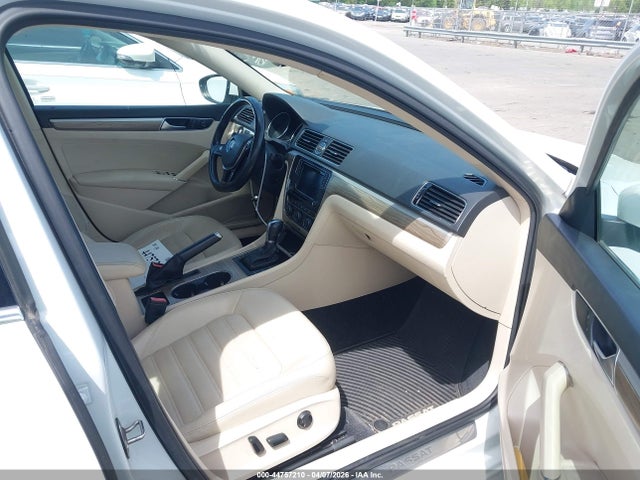 Продаж на аукціоні авто 2016 Volkswagen Passat V6 Sel Premium, vin: 1VWCM7A3XGC019728, номер лоту: 44757210