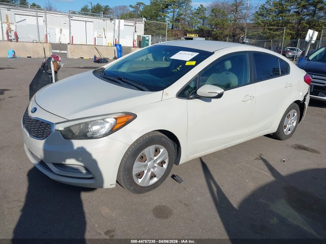 44757230 :رقم المزاد ، KNAFK4A69F5311630 vin ، 2015 Kia Forte Lx مزاد بيع