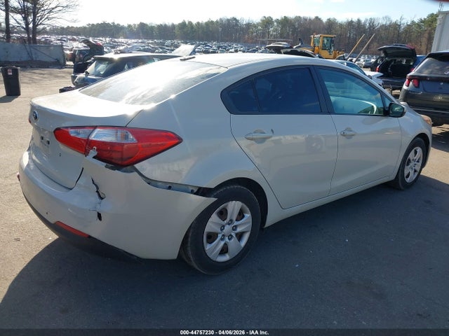 44757230 :رقم المزاد ، KNAFK4A69F5311630 vin ، 2015 Kia Forte Lx مزاد بيع