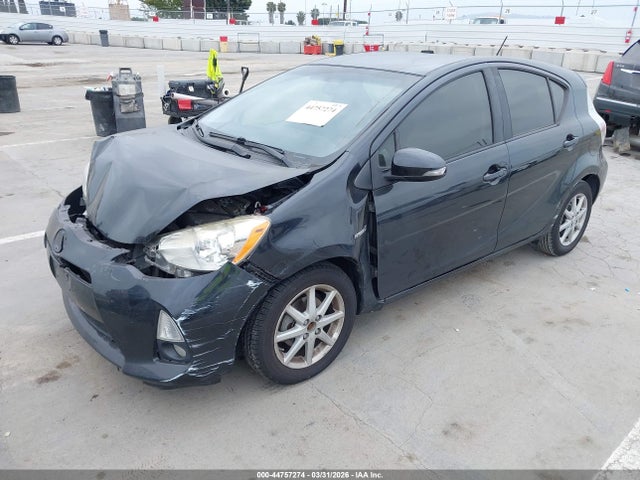 JTDKDTB30E1569373 Toyota Prius C Four