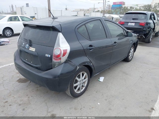 JTDKDTB30E1569373 Toyota Prius C Four