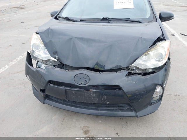 JTDKDTB30E1569373 Toyota Prius C Four