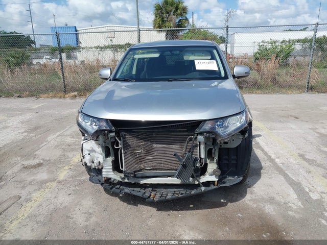 Продаж на аукціоні авто 2018 Mitsubishi Outlander Se, vin: JA4AD3A34JZ002134, номер лоту: 44757277