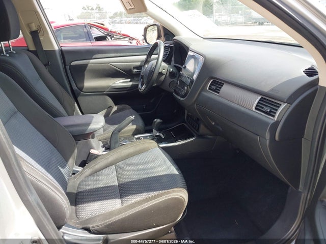 Продаж на аукціоні авто 2018 Mitsubishi Outlander Se, vin: JA4AD3A34JZ002134, номер лоту: 44757277