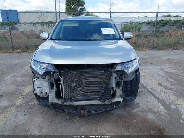 Продаж на аукціоні авто 2018 Mitsubishi Outlander Se, vin: JA4AD3A34JZ002134, номер лоту: 44757277