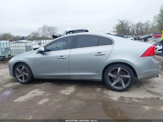 44757389 :رقم المزاد ، YV1902FH5D2233568 vin ، 2013 Volvo S60 T6/t6 Platinum/t6 Premier Plus/t6 R-design/t6 R-design Platinum مزاد بيع