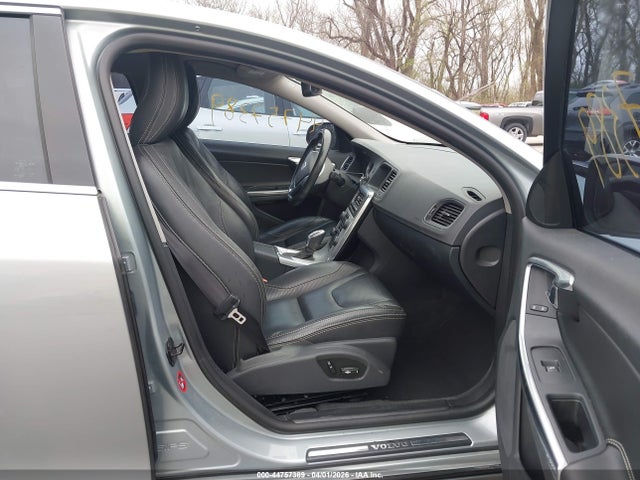 44757389 :رقم المزاد ، YV1902FH5D2233568 vin ، 2013 Volvo S60 T6/t6 Platinum/t6 Premier Plus/t6 R-design/t6 R-design Platinum مزاد بيع