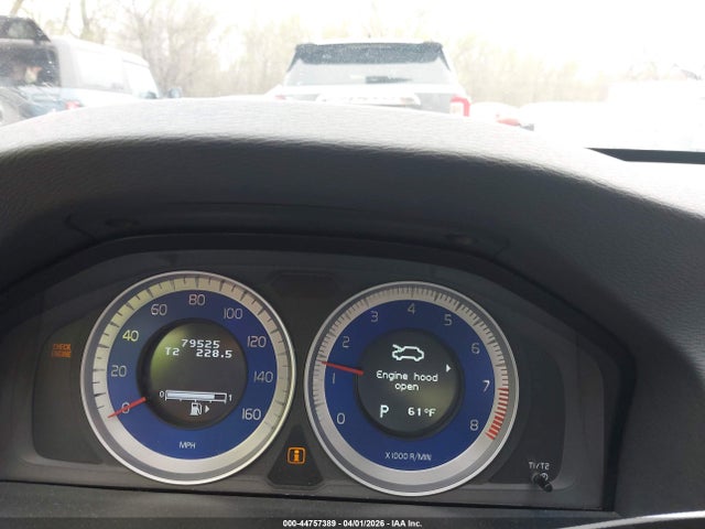 44757389 :رقم المزاد ، YV1902FH5D2233568 vin ، 2013 Volvo S60 T6/t6 Platinum/t6 Premier Plus/t6 R-design/t6 R-design Platinum مزاد بيع
