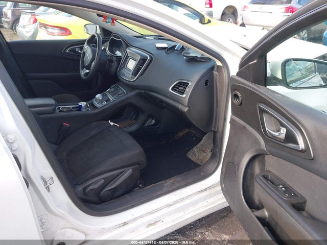 44757418 :رقم المزاد ، 1C3CCCABXFN756635 vin ، 2015 Chrysler 200 Limited مزاد بيع