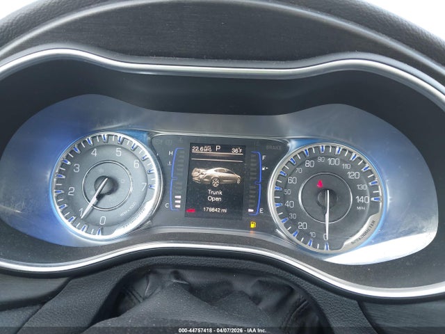 44757418 :رقم المزاد ، 1C3CCCABXFN756635 vin ، 2015 Chrysler 200 Limited مزاد بيع