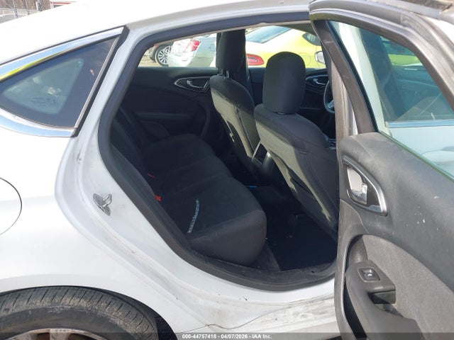 44757418 :رقم المزاد ، 1C3CCCABXFN756635 vin ، 2015 Chrysler 200 Limited مزاد بيع