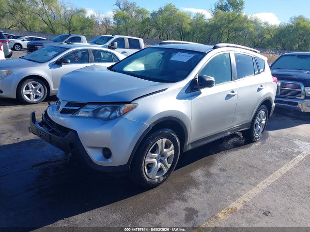Toyota RAV4 LE 2015 JTMBFREV2FD105186 Image 2