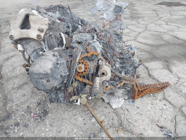 44757628 :رقم المزاد ، JYARN05E31A005861 vin ، 2001 Yamaha Yzfr1 مزاد بيع