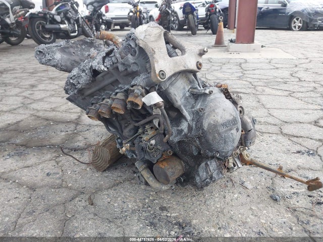 44757628 :رقم المزاد ، JYARN05E31A005861 vin ، 2001 Yamaha Yzfr1 مزاد بيع
