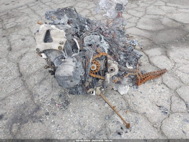 44757628 :رقم المزاد ، JYARN05E31A005861 vin ، 2001 Yamaha Yzfr1 مزاد بيع