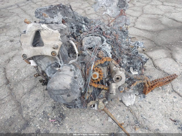 44757628 :رقم المزاد ، JYARN05E31A005861 vin ، 2001 Yamaha Yzfr1 مزاد بيع