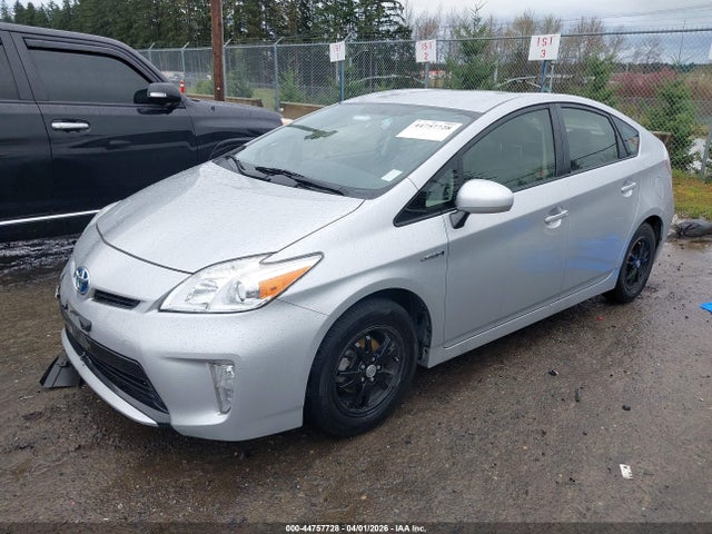 Toyota Prius Three 2015 JTDKN3DU9F0467242 Image 2
