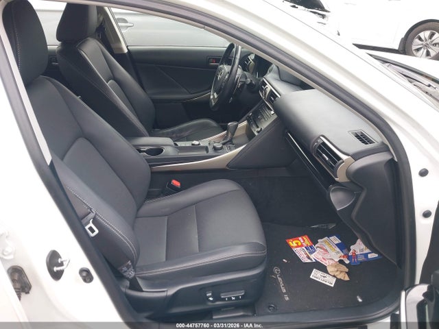 2017 LEXUS IS 200T JTHBA1D24H5039906 Photo 4