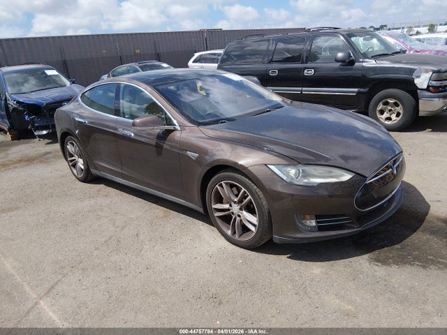 2014 TESLA MODEL S 5YJSA1H15EFP61043