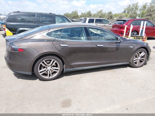 5YJSA1H15EFP61043 Tesla Model S P85