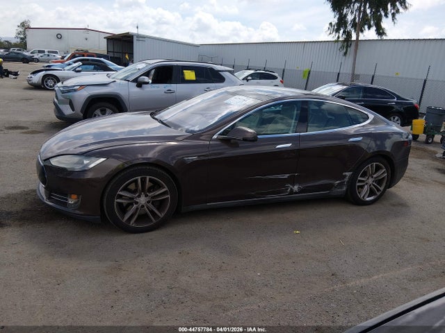 5YJSA1H15EFP61043 Tesla Model S P85