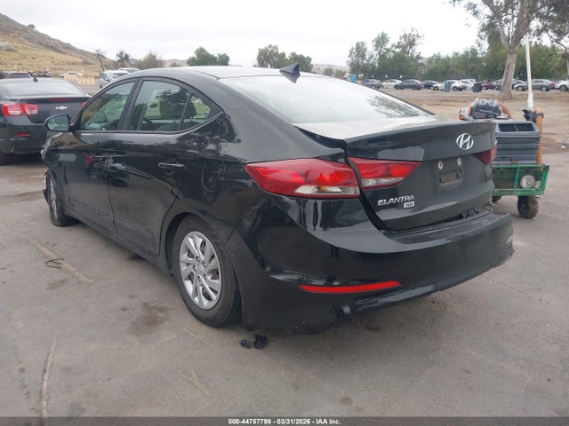 2017 HYUNDAI ELANTRA KMHD74LF2HU082625 Photo 2