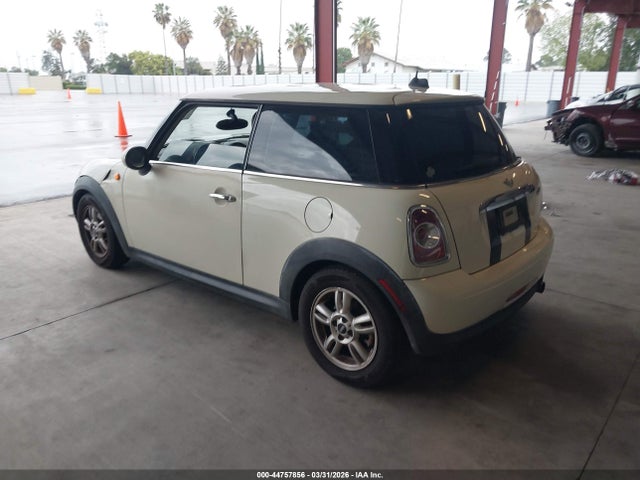 2012 MINI COOPER WMWSU3C56CT256990 Photo 2