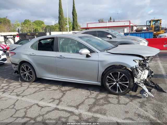 4T1B11HK0JU126768 Toyota CAMRY SE