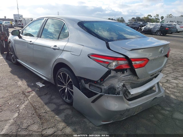 4T1B11HK0JU126768 Toyota CAMRY SE
