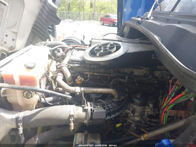 44757927 :رقم المزاد ، 1FUJGEDR9JLJT7128 vin ، 2018 Freightliner Cascadia 125 مزاد بيع
