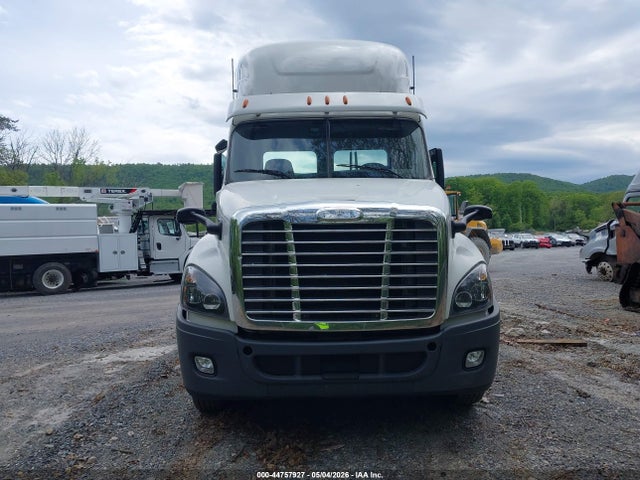44757927 :رقم المزاد ، 1FUJGEDR9JLJT7128 vin ، 2018 Freightliner Cascadia 125 مزاد بيع