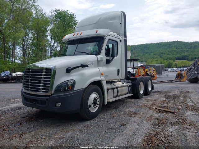 44757927 :رقم المزاد ، 1FUJGEDR9JLJT7128 vin ، 2018 Freightliner Cascadia 125 مزاد بيع