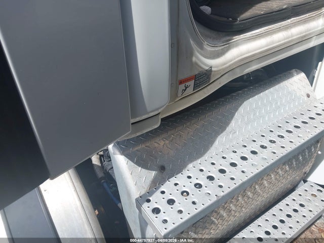44757927 :رقم المزاد ، 1FUJGEDR9JLJT7128 vin ، 2018 Freightliner Cascadia 125 مزاد بيع