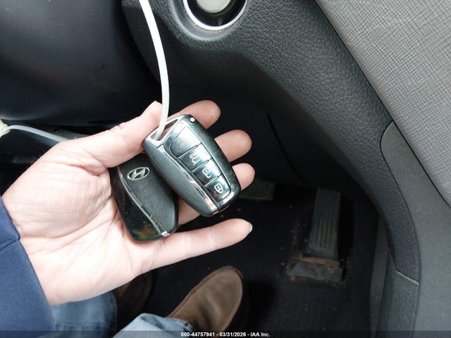 5NMZUDLB1HH007504 Hyundai Santa Fe Sport 2.4l