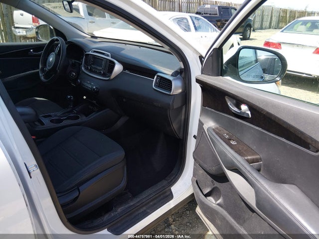 44757981 :رقم المزاد ، 5XYPGDA36HG230013 vin ، 2017 Kia Sorento 2.4l Lx مزاد بيع