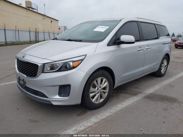 KIA SEDONA LX 2016 KNDMB5C16G6149209 Image 2