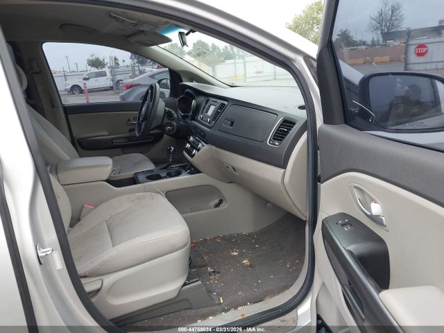 KIA SEDONA LX 2016 KNDMB5C16G6149209 Image 5