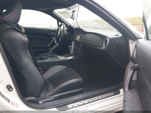 JF1ZNAA14E9709223 Scion Fr-s Monogram