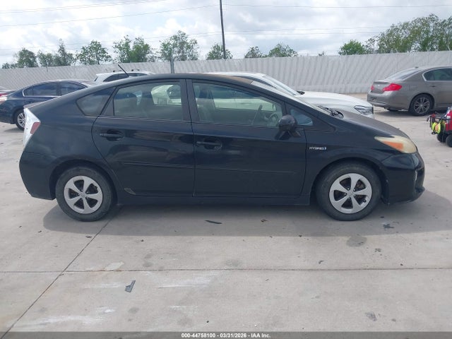 Toyota Prius Three 2014 JTDKN3DU2E1750445 Image 13